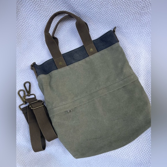 FEED 40 Canvas Olive Navy Tote - Picture 2 of 7